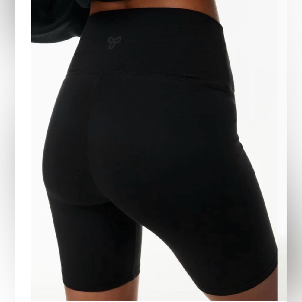 Women's Aritzia TNA White High-Rise Bike Shorts
